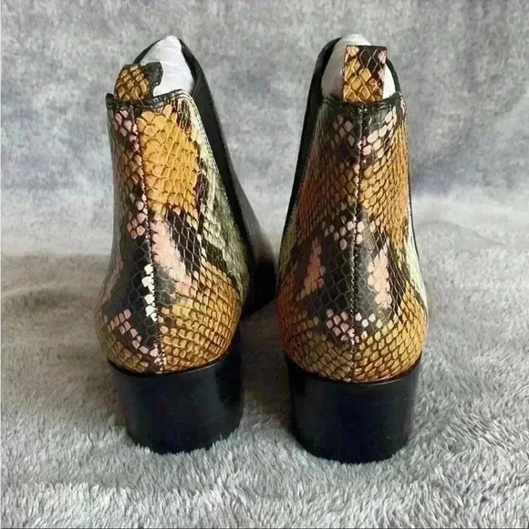 Marc Fisher Yale Chelsea Boot in Snake Embossed Size 5.5 NIB - Picture 6 of 12